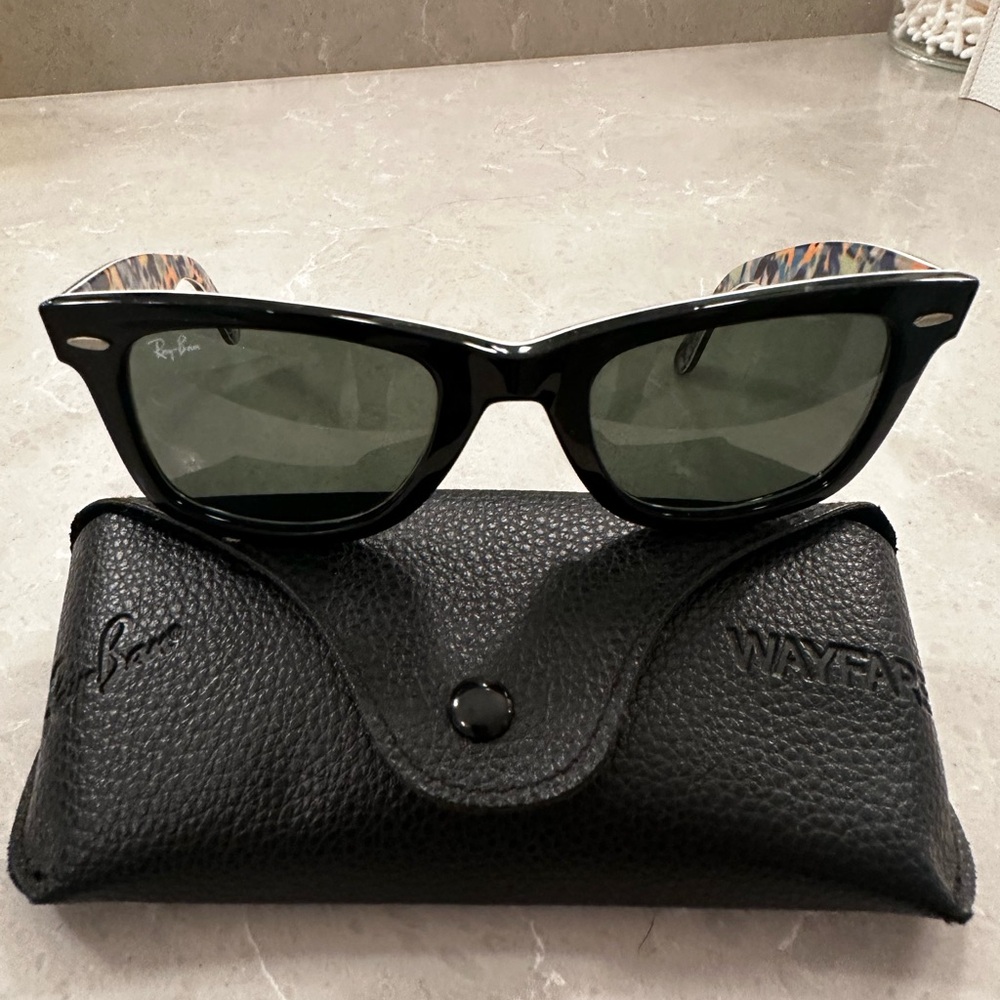 Ray-Ban Black Sunglasses with Green Lenses and Tortoiseshell Temples